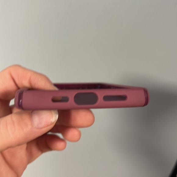 Speck IPhone 12 Pro Max purple case - Picture 6 of 6